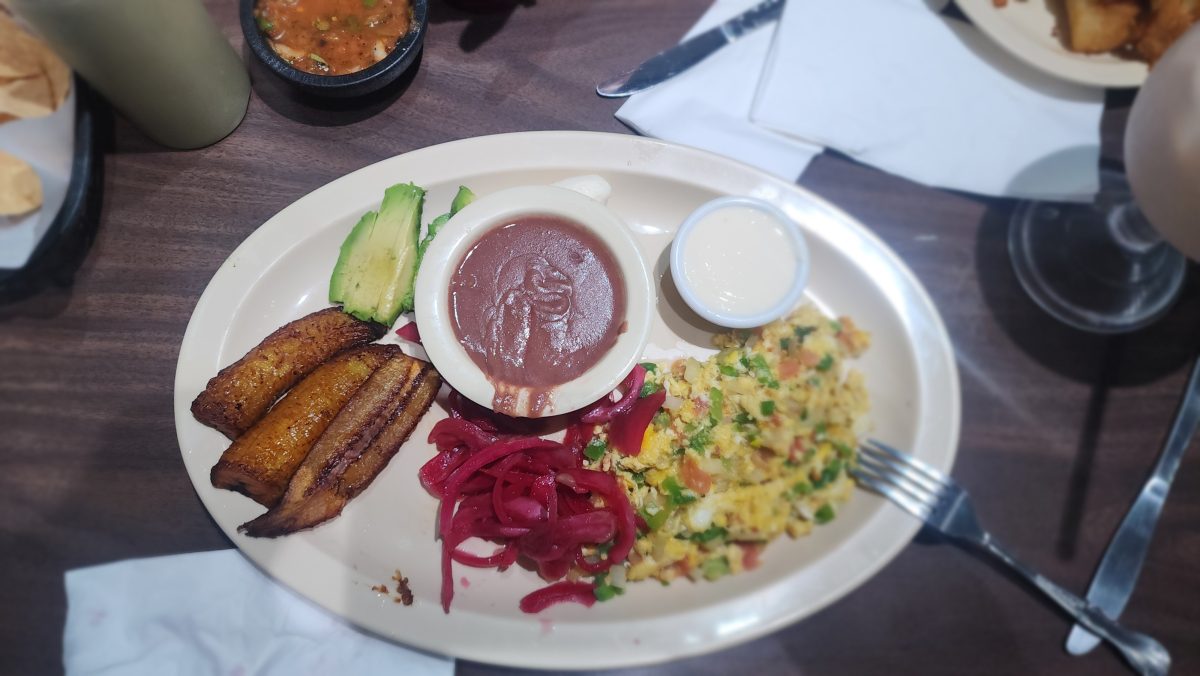 Con Sabor Salvadoreño - food