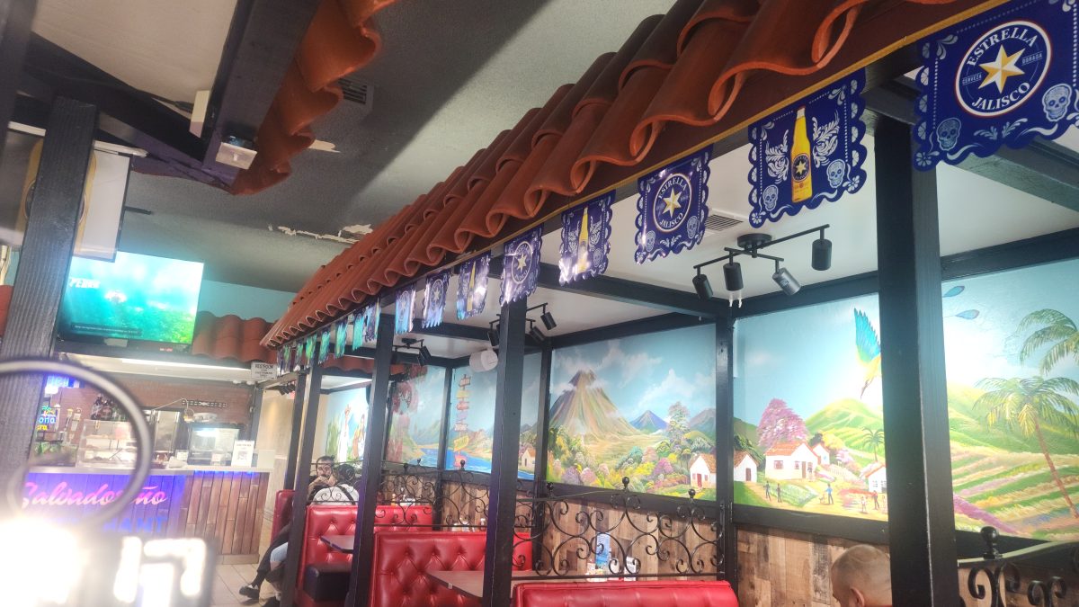 Con Sabor Salvadoreño #2 - Interior